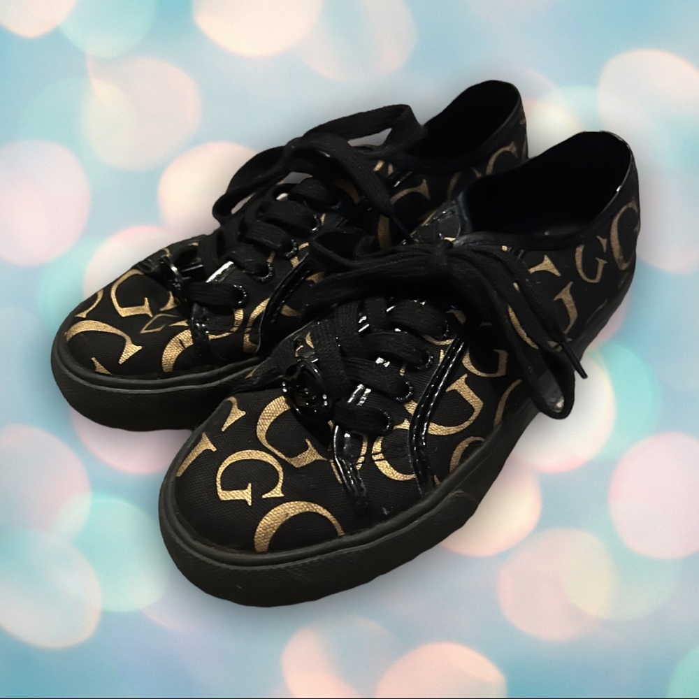 GUESS Girl’s Black and Gold Low Top Athletic Sneakers Shoes Size 4.5